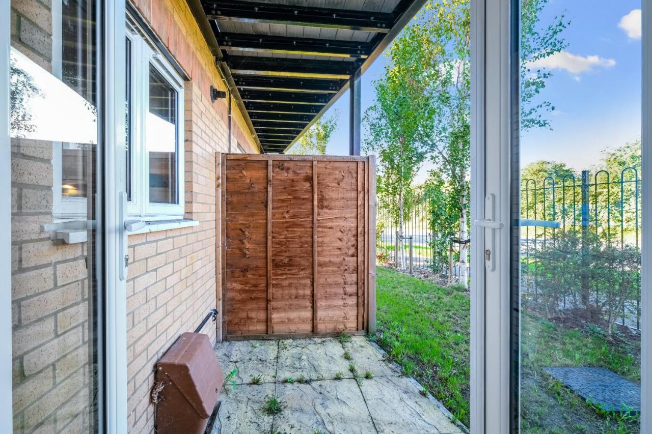 London Heathrow Living Serviced Apartments By Ferndale Stanwell Exterior foto
