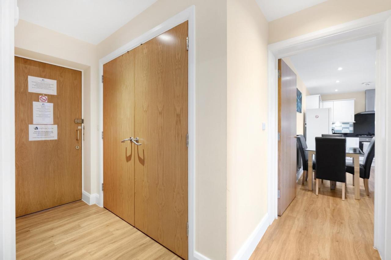 London Heathrow Living Serviced Apartments By Ferndale Stanwell Exterior foto