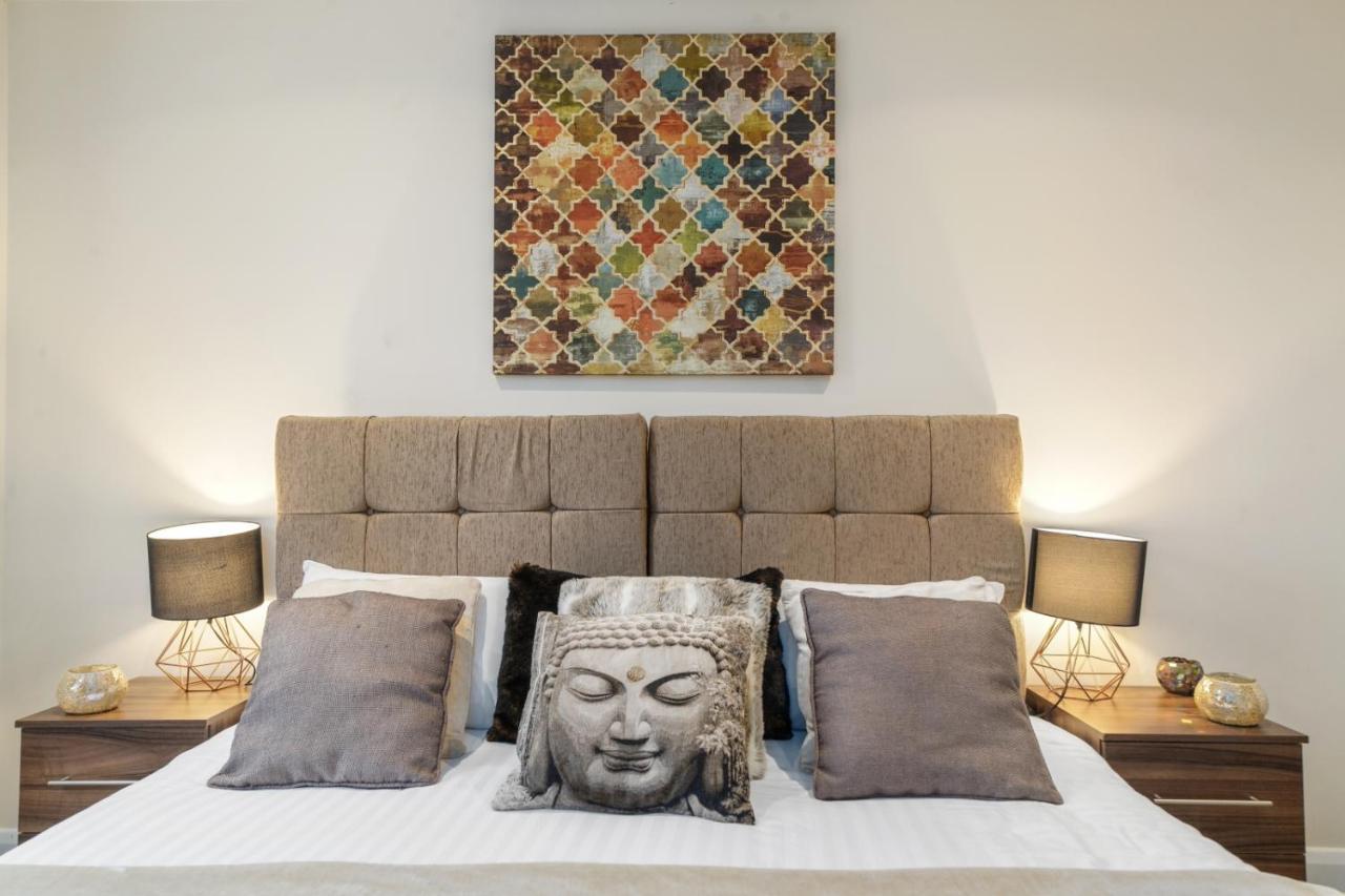 London Heathrow Living Serviced Apartments By Ferndale Stanwell Exterior foto